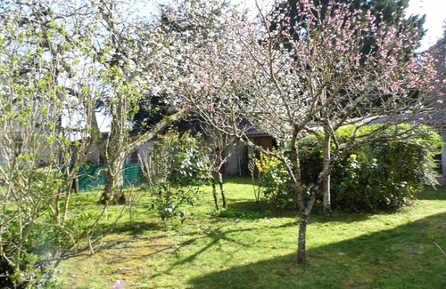 Le Buisson-de-Cadouin Cottage | Charming House with Terrace, Garden & WiFi near Dordogne River in Périgord