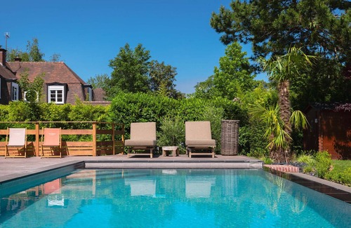 Le Touquet-Paris-Plage Villa | Charming Villa with Pool and Pets Allowed in the Heart of Le Touquet