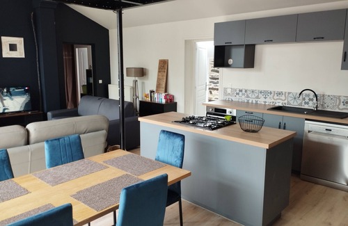 Les Garennes-sur-Loire House | Charming 19th-century Angevine farmhouse in the heart of the vineyards.