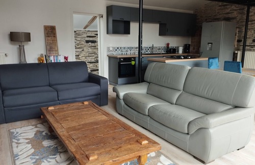 Les Garennes-sur-Loire House | Charming 19th-century Angevine farmhouse in the heart of the vineyards.