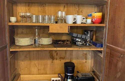 Mezieres sous Lavardin Cottage | Charming Village House near Le Mans: Private Parking, Garden, 3 Bedrooms, Pet Friendly