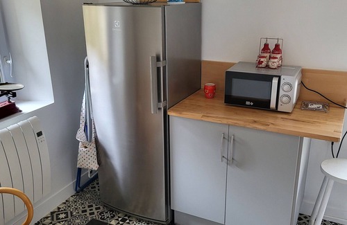 Mezieres sous Lavardin Cottage | Charming Village House near Le Mans: Private Parking, Garden, 3 Bedrooms, Pet Friendly