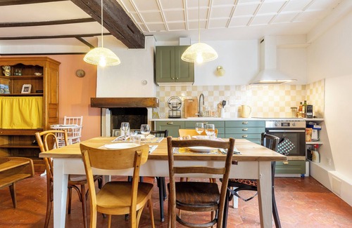 Moret-sur-Loing Cottage | Charming renovated air-conditioned cottage, historic center of Moret-sur-Loing