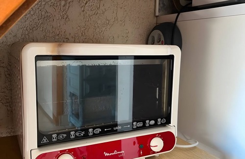 Saint-Trojan-les-Bains Apartment | Charming Studio in Saint Trojan with Private Terrace and Wi-Fi