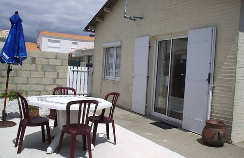 Saint-Georges-de-Didonne Apartment | Charming studio in a quiet location