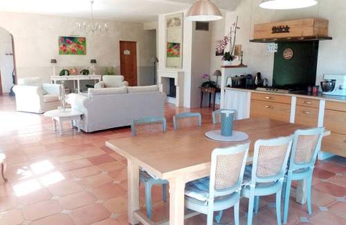 Saint-Quentin-la-Poterie House | Charming Provencal house 230m2, large swimming pool 11x5 and garden 1800m2