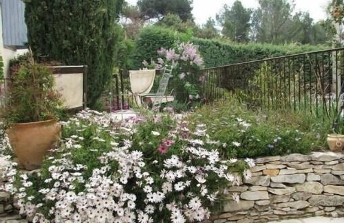 Les Hauts de Villeneuve Villa | Charming villa with swimming pool, Avignon, 6 people, large Mediterranean garden