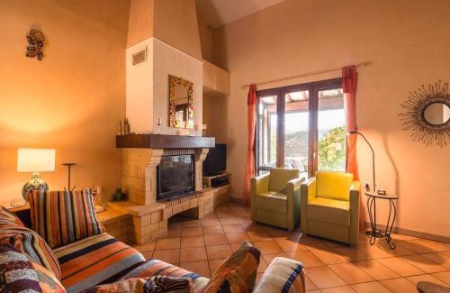 Cebazan Villa | Charming French Villa with Pool