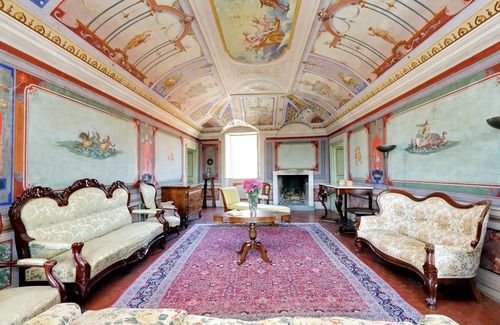 Cerveteri Apartment | Charming Frescoed Apartment in Cerveteri Old Town