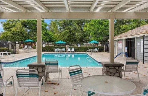 Ontario Apartment | Charming full studio in Ontario with AC