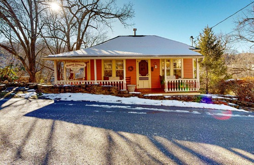 Eureka Springs Historic District Cottage | Charming fully restored cottage with balcony, private hot tub, balcony & views