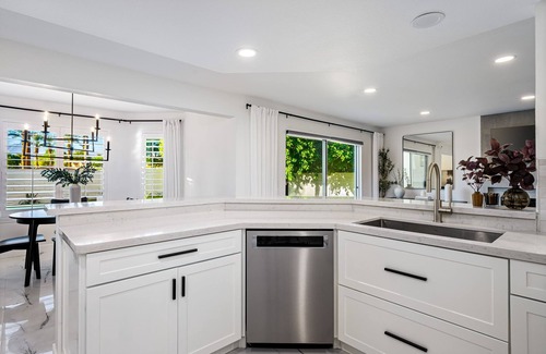 Palm Desert House | Charming fully remodeled 4-bedroom house with fitness room, pool and spa.