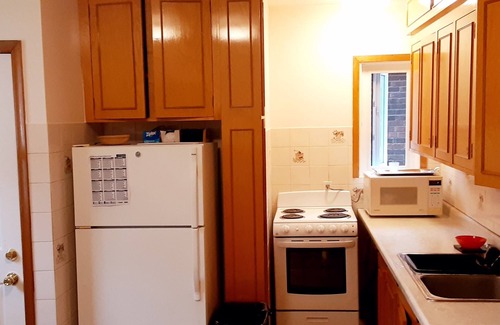 East Danforth House | Charming, Furnished Downtown Flat - Steps from Subway Line