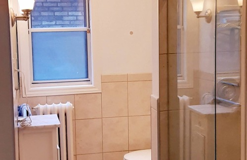 East Danforth House | Charming, Furnished Downtown Flat - Steps from Subway Line