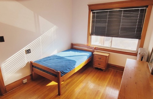 East Danforth House | Charming, Furnished Downtown Flat - Steps from Subway Line