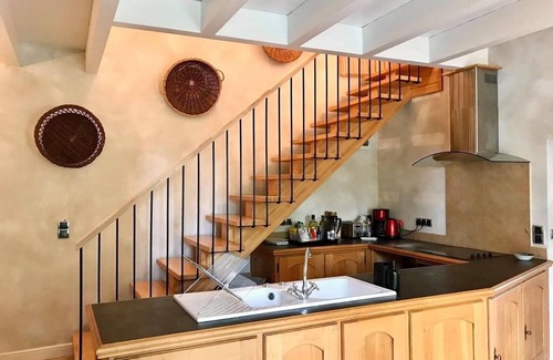 Lusignan-Petit Cottage | Charming gîte in a green setting