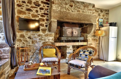 Plouguin Cottage | Charming gîte "Le moulin" in a quiet location