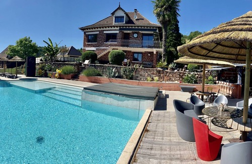 Meyssac House | Charming gîte with large capacity