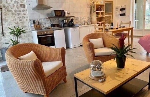 Avrille-les-Ponceaux Apartment | Charming gîte for two in the heart of the Loire castles