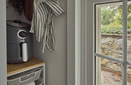 Newtown Cottage | Charming Gardener’s Cottage on a Quiet Country Road