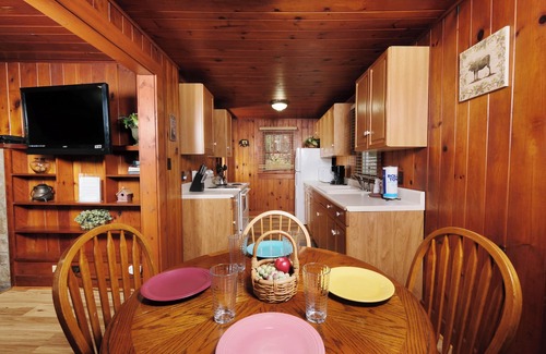 Gatlinburg House | Charming Gatlinburg cottage less than a mile from downtown!