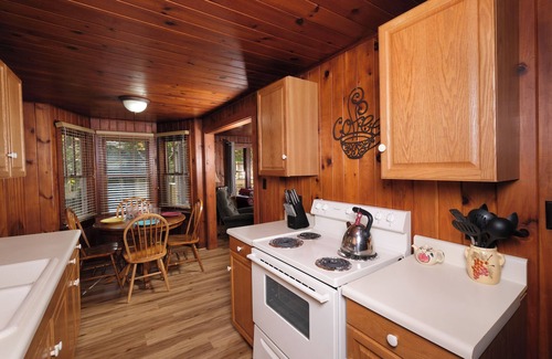 Gatlinburg House | Charming Gatlinburg cottage less than a mile from downtown!