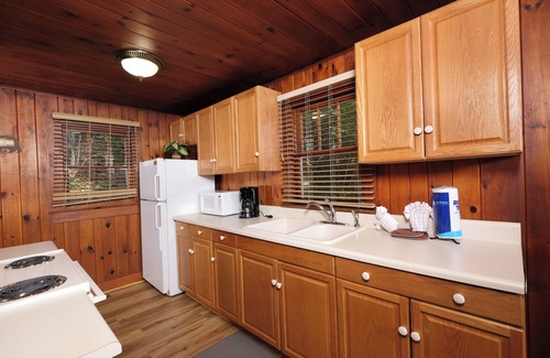Gatlinburg House | Charming Gatlinburg cottage less than a mile from downtown!