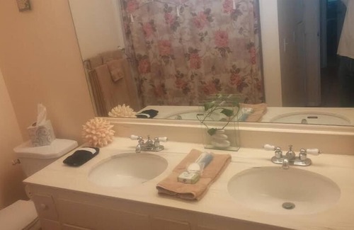 Midway House | Charming Getaway in Escondido