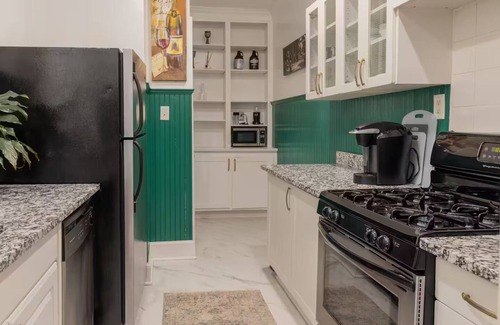 Ghent Condo | Charming Getaway in Historic Ghent