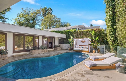 The Flats House | . Charming getaway in La . WiFi , Ac , pool . View , relaxing outdoor space.