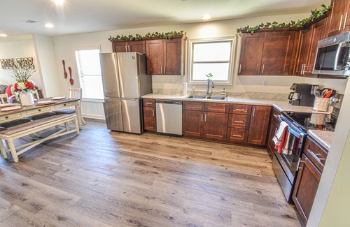 Tuscaloosa House | Charming Getaway ★ Perfect for Game Day and Campus Visit ★ Parking 2 Car Garage