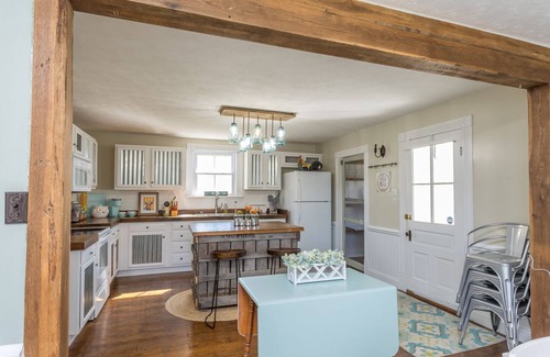 Cross Keys Cottage | Charming Gingerbread House. Awesome mountain views near to SNP and Skyline Dr.