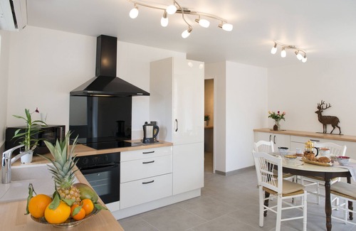 Fumel Cottage | CHARMING GITE 4*, JACUZZI, sheets, bicycles, baby equipment provided