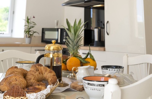 Fumel Cottage | CHARMING GITE 4*, JACUZZI, sheets, bicycles, baby equipment provided