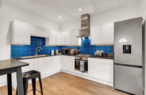 Queen's Park House | Charming Golborne Escape