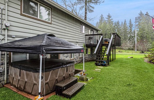 Union House | Charming golf-side stay with firepit, hot tub, grill, & pool table - W/D & AC