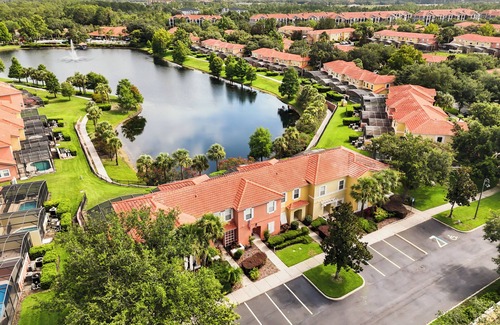 Sunset Lakes House | Charming & Gorgeous Lake views 3+2.5 townhome Washer Dryer AC Wi free parking