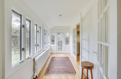 Cos Cob House | Charming Greenwich Escape Near Wooded Trails!