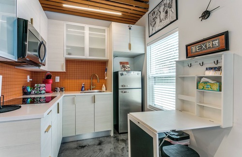 Nevada Street Apartment | Charming ground-floor studio apartment in San Antonio - independent entrance