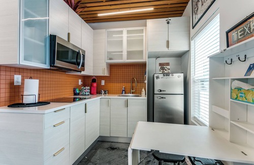 Nevada Street Apartment | Charming ground-floor studio apartment in San Antonio - independent entrance