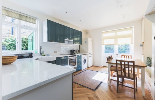 Addison Apartment | Charming Ground Floor Flat, West Kensington