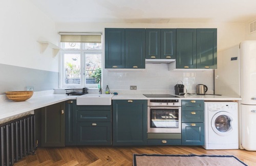 Addison Apartment | Charming Ground Floor Flat, West Kensington