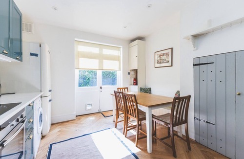 Addison Apartment | Charming Ground Floor Flat, West Kensington