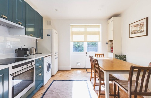 Addison Apartment | Charming Ground Floor Flat, West Kensington