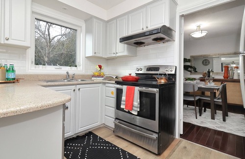 Oakville House | Charming Group Getaway Home Near the Lake – Perfect for Holidays & Reunions!