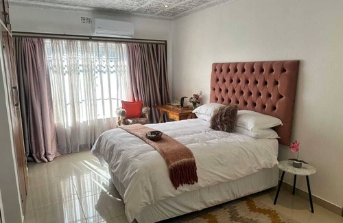 Greater Johannesburg Metropolitan Area Bed & Breakfast | Charming Guest House with Modern Amenities near Top Attractions in Sophiatown!n
