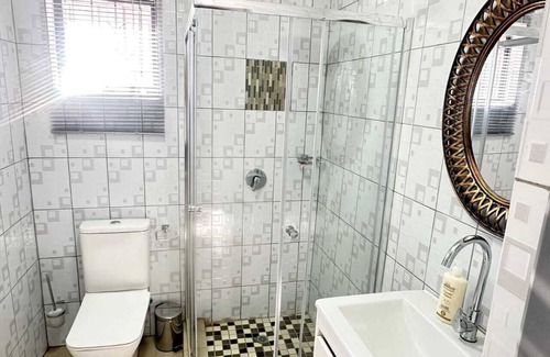 Greater Johannesburg Metropolitan Area Bed & Breakfast | Charming Guest House with Modern Amenities near Top Attractions in Sophiatown!n