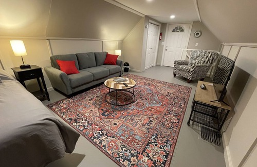 Independence House | Charming Guest House, Quiet neighborhood, Fenced in yard!