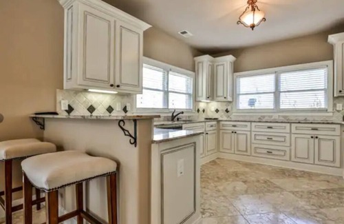 Sandy Springs House | Charming guest house in the Atlanta Metro/Sandy Springs area near Truist Park.