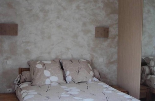 Saint-Florent House | Charming guest room